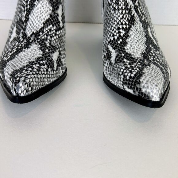 BLONDO Emelia Chelsea Bootie White Black Snake Print Waterproof Leather Boots 8 - Picture 4 of 11